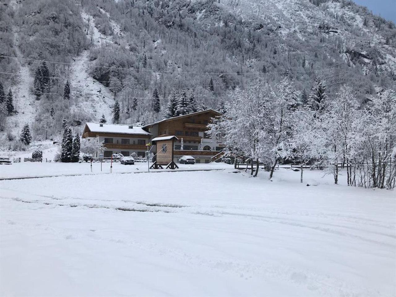 Hotel Kuenstleralm Kaprun Eksteriør bilde